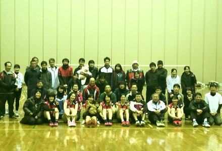 岡田病院バドミントン交流会写真