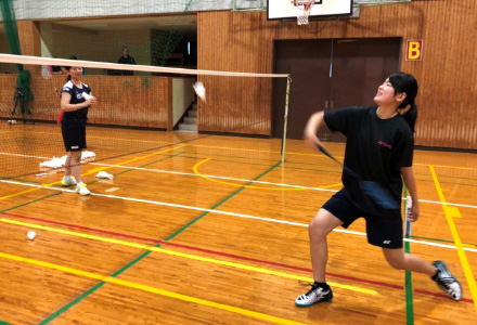 【手投げノック　川島選手】 写真