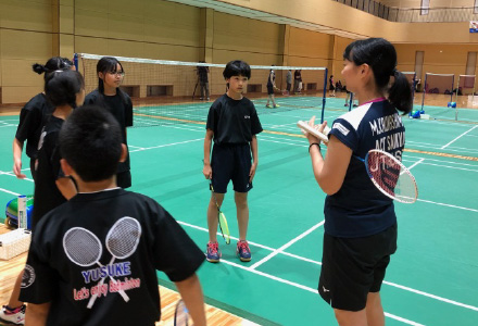 バドミントンの指導も行いました！ 写真